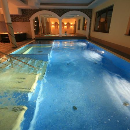 Hotel Dwor Ostoia Rymanów Esterno foto