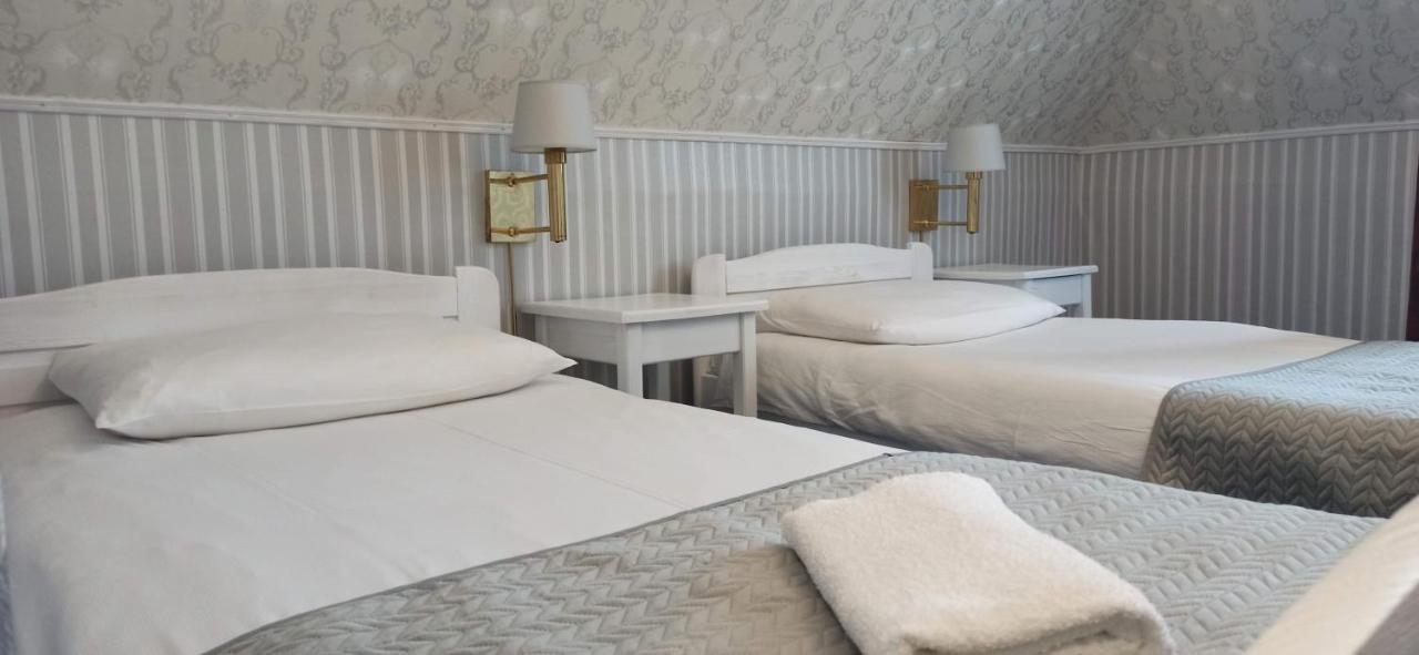 Hotel Dwor Ostoia Rymanów Esterno foto