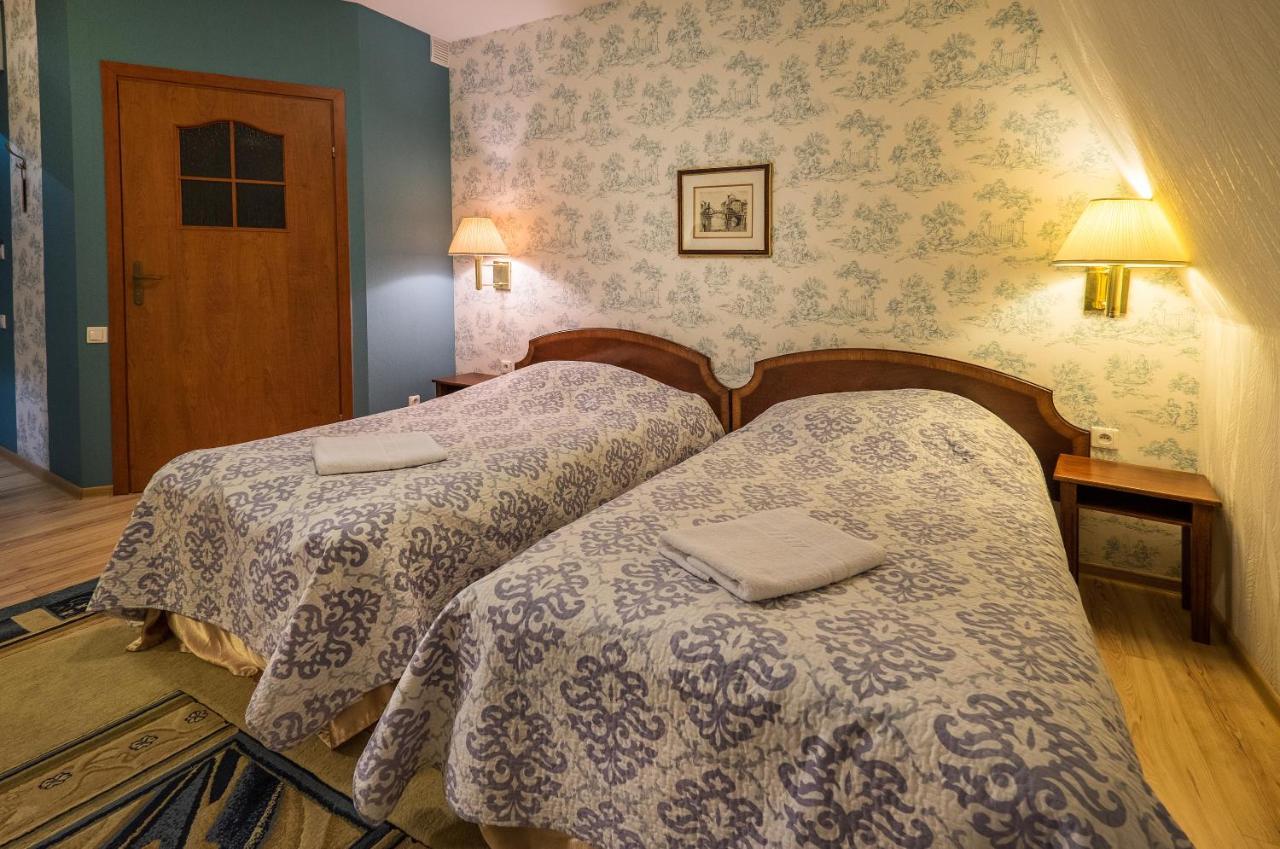 Hotel Dwor Ostoia Rymanów Esterno foto