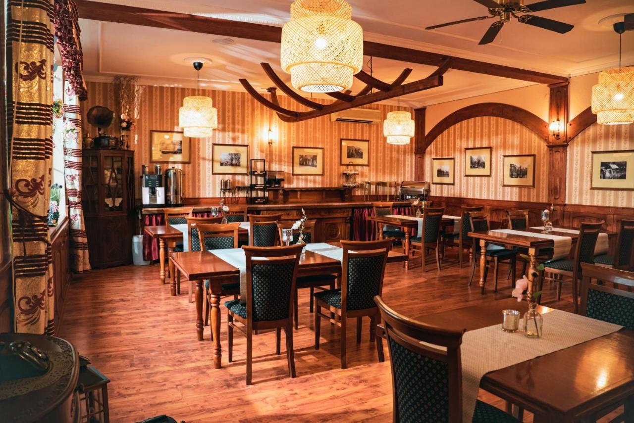 Hotel Dwor Ostoia Rymanów Esterno foto