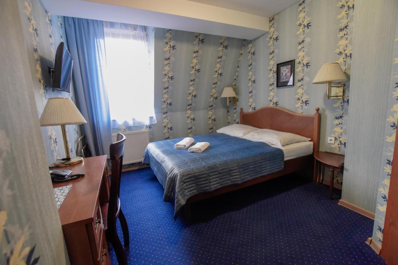Hotel Dwor Ostoia Rymanów Esterno foto