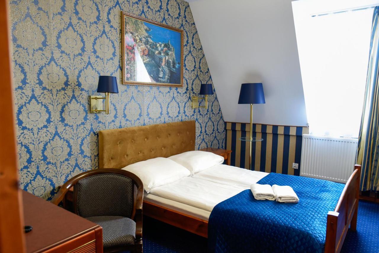 Hotel Dwor Ostoia Rymanów Esterno foto