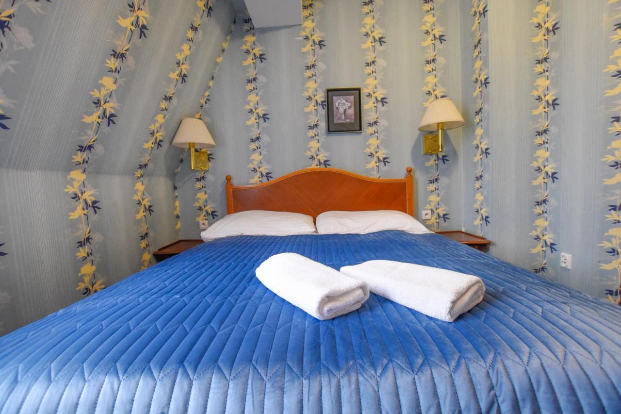 Hotel Dwor Ostoia Rymanów Esterno foto