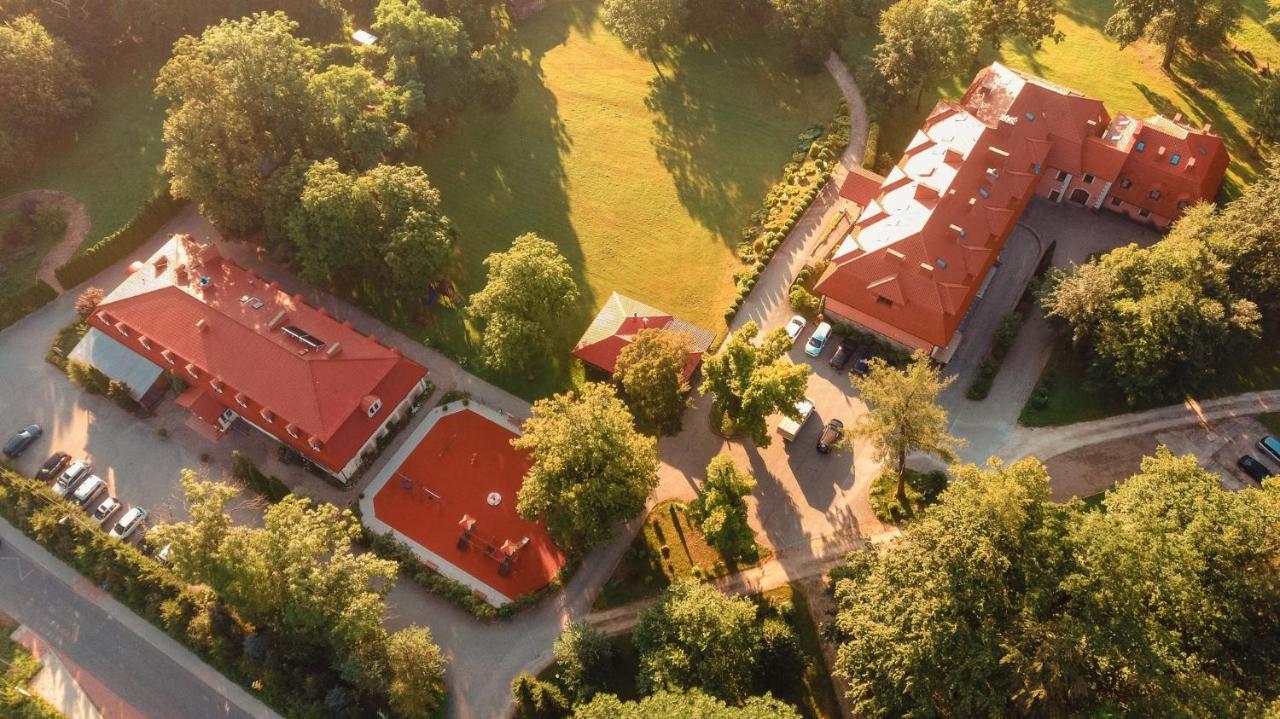 Hotel Dwor Ostoia Rymanów Esterno foto