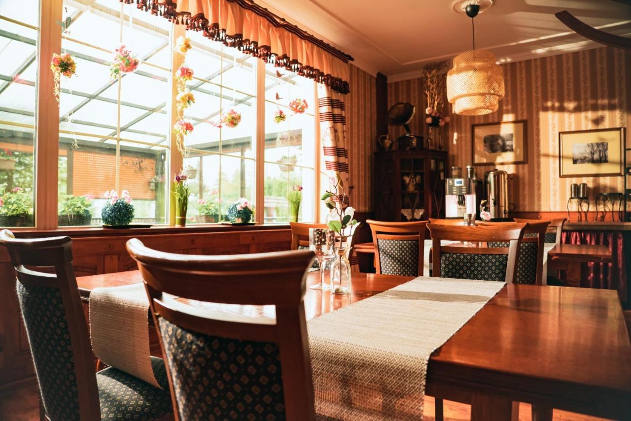 Hotel Dwor Ostoia Rymanów Esterno foto