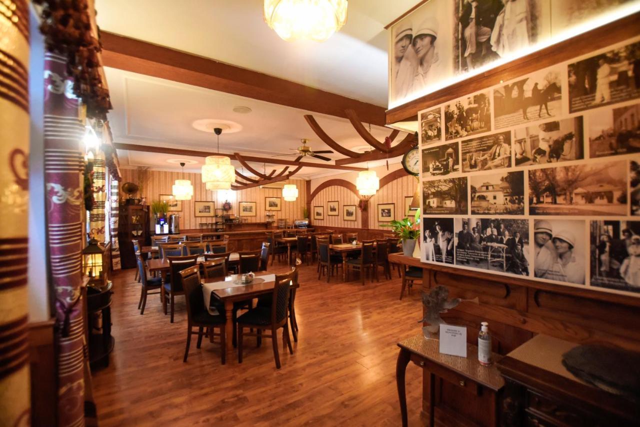 Hotel Dwor Ostoia Rymanów Esterno foto