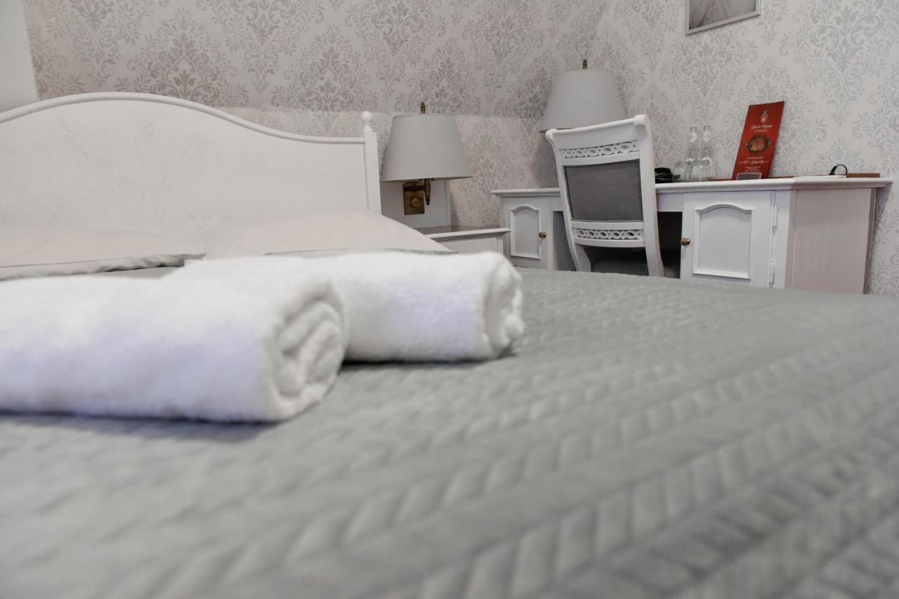 Hotel Dwor Ostoia Rymanów Esterno foto