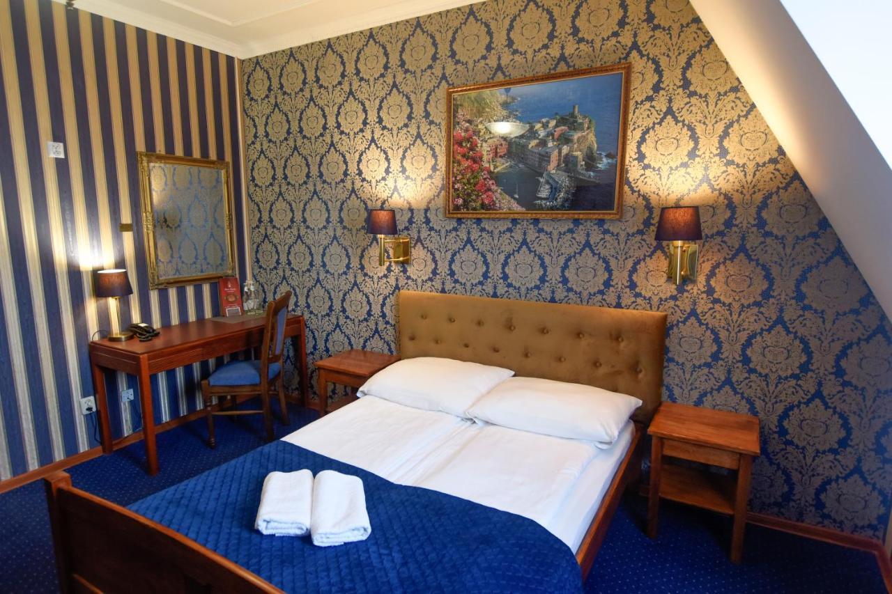 Hotel Dwor Ostoia Rymanów Esterno foto