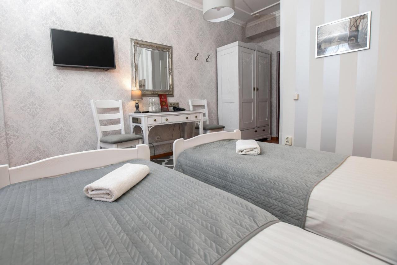 Hotel Dwor Ostoia Rymanów Esterno foto