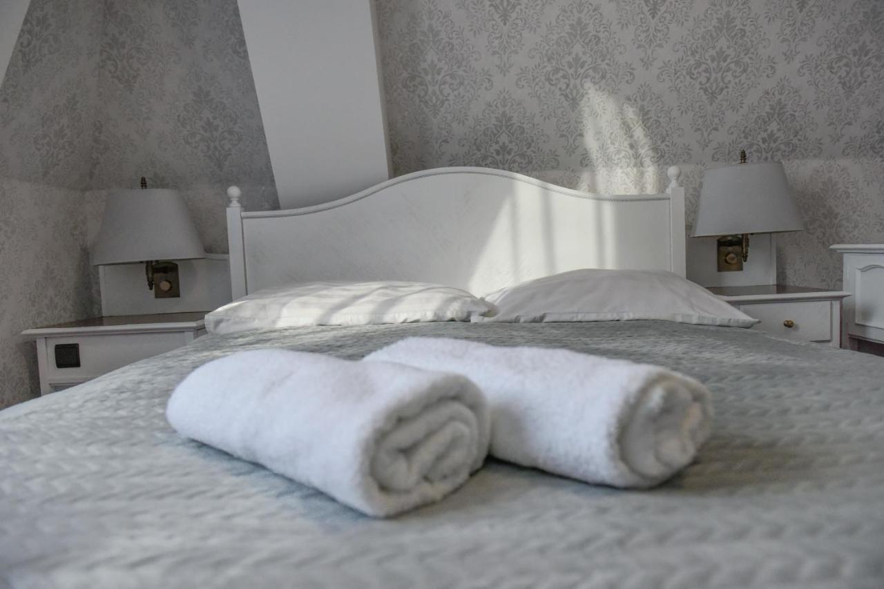 Hotel Dwor Ostoia Rymanów Esterno foto