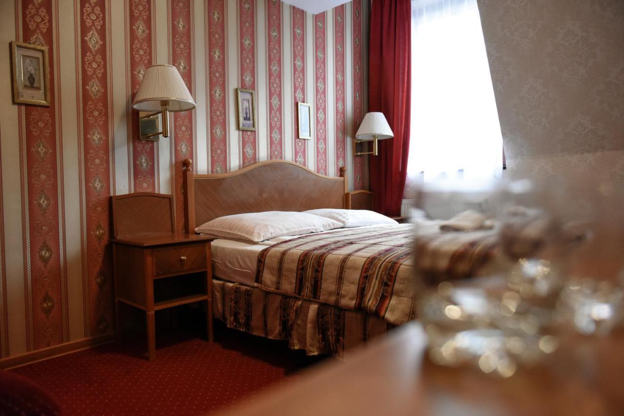 Hotel Dwor Ostoia Rymanów Esterno foto