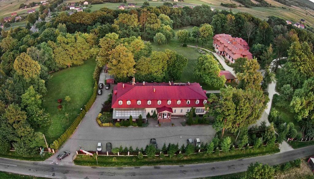 Hotel Dwor Ostoia Rymanów Esterno foto