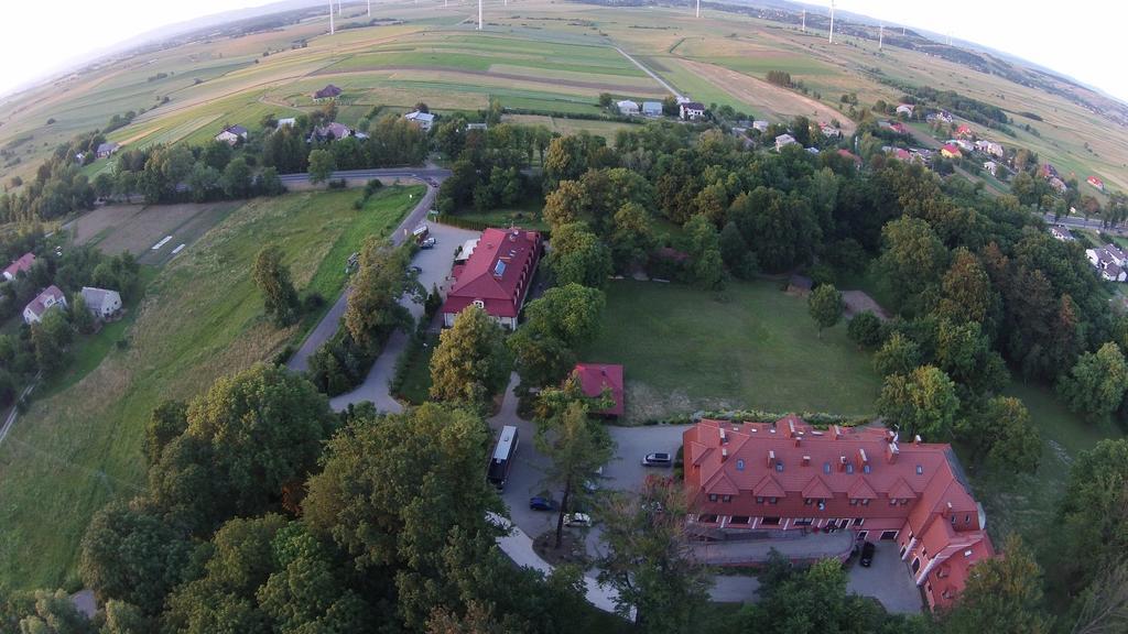 Hotel Dwor Ostoia Rymanów Esterno foto