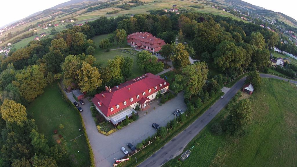 Hotel Dwor Ostoia Rymanów Esterno foto