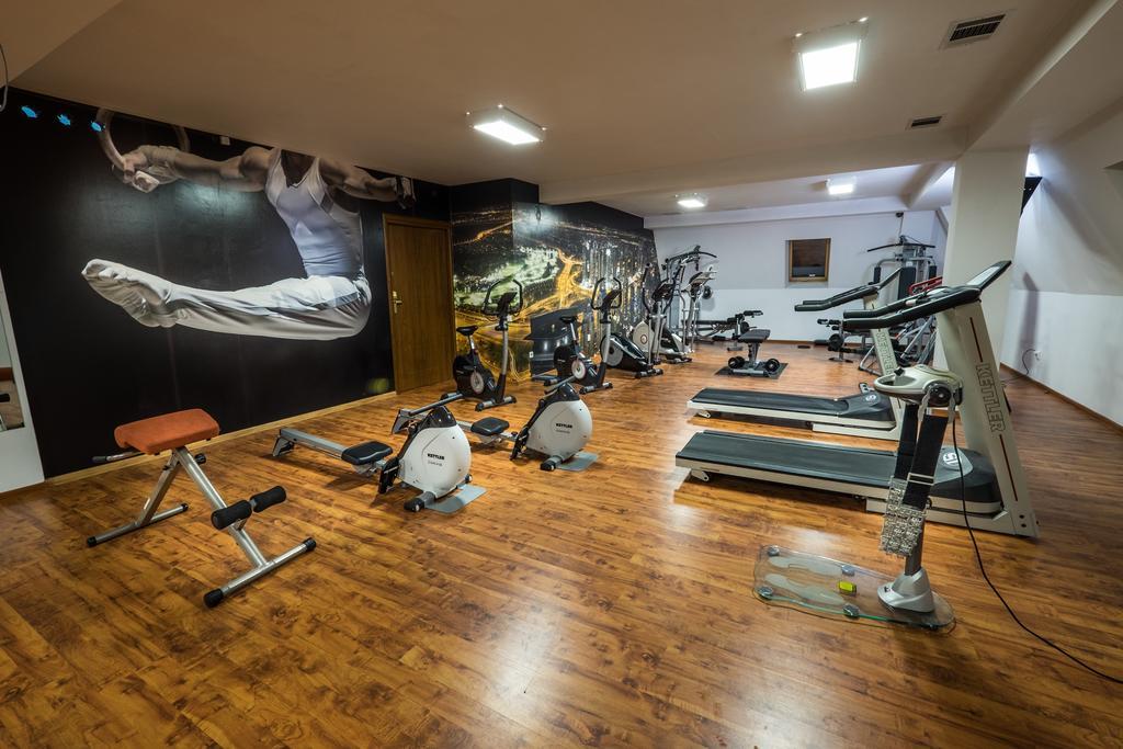 Hotel Dwor Ostoia Rymanów Esterno foto