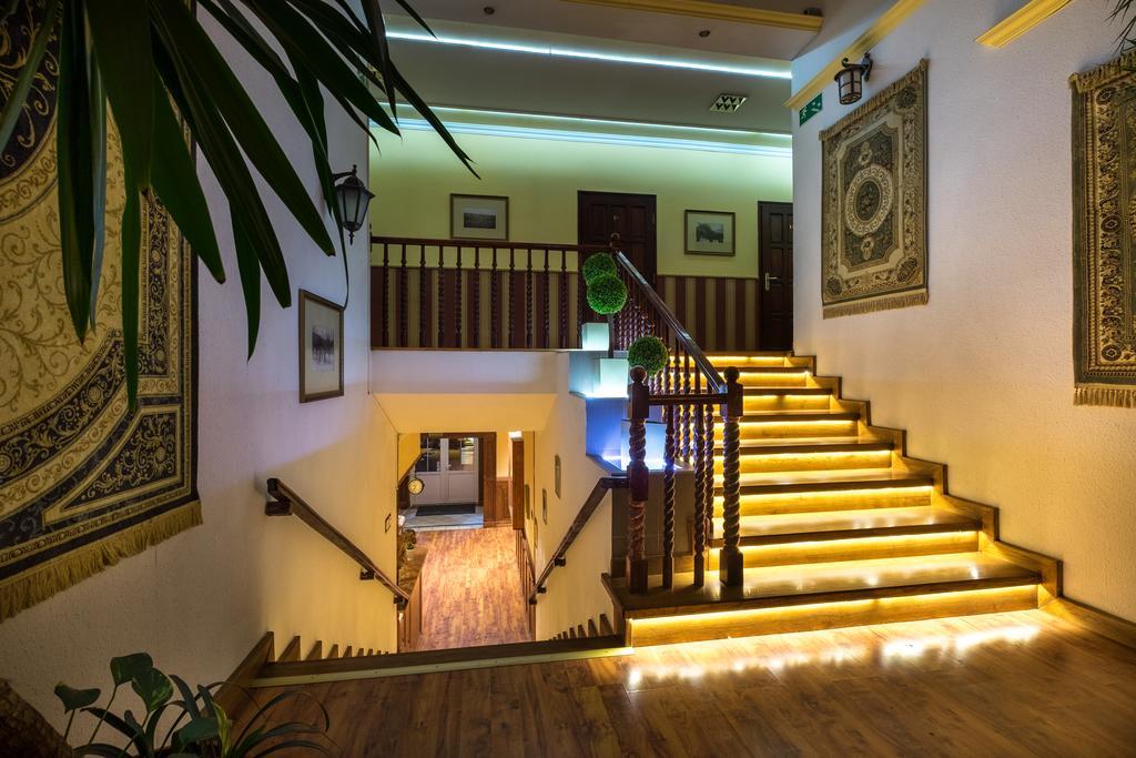 Hotel Dwor Ostoia Rymanów Esterno foto