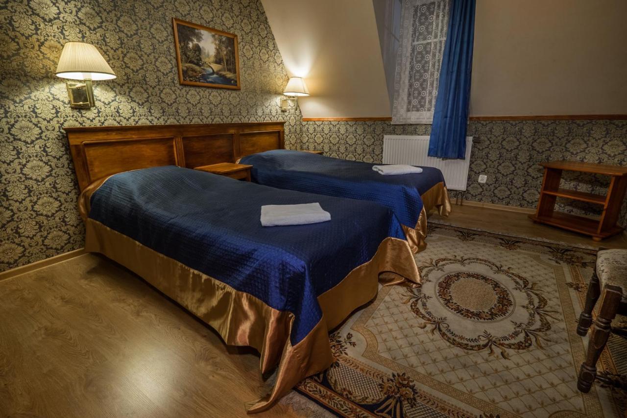 Hotel Dwor Ostoia Rymanów Esterno foto